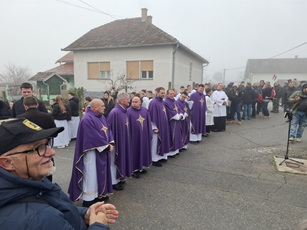 8171c41b 0ad5 4b60 9b46 C6e8fce3d337