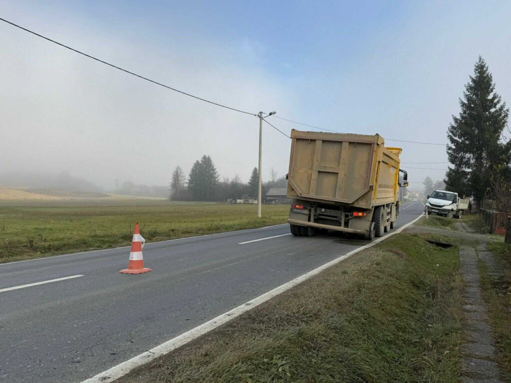 [FOTO/VIDEO] Kamionu pukla guma, prometuje se usporeno