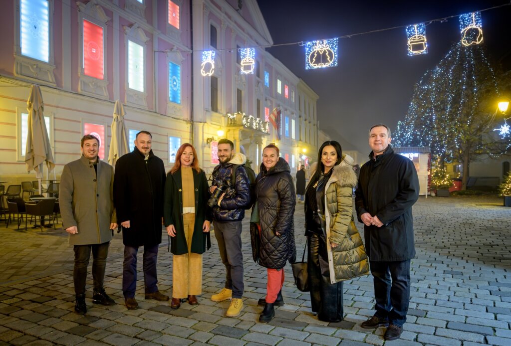 Županijska palača u Varaždinu i ove je godine pretvorena u atraktivni adventski kalendar