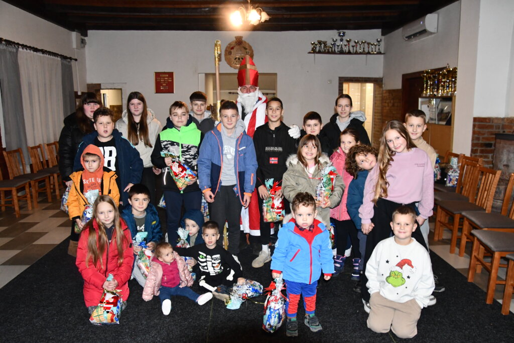 [FOTO/VIDEO] Sveti Nikola razveselio mališane u Erdovcu