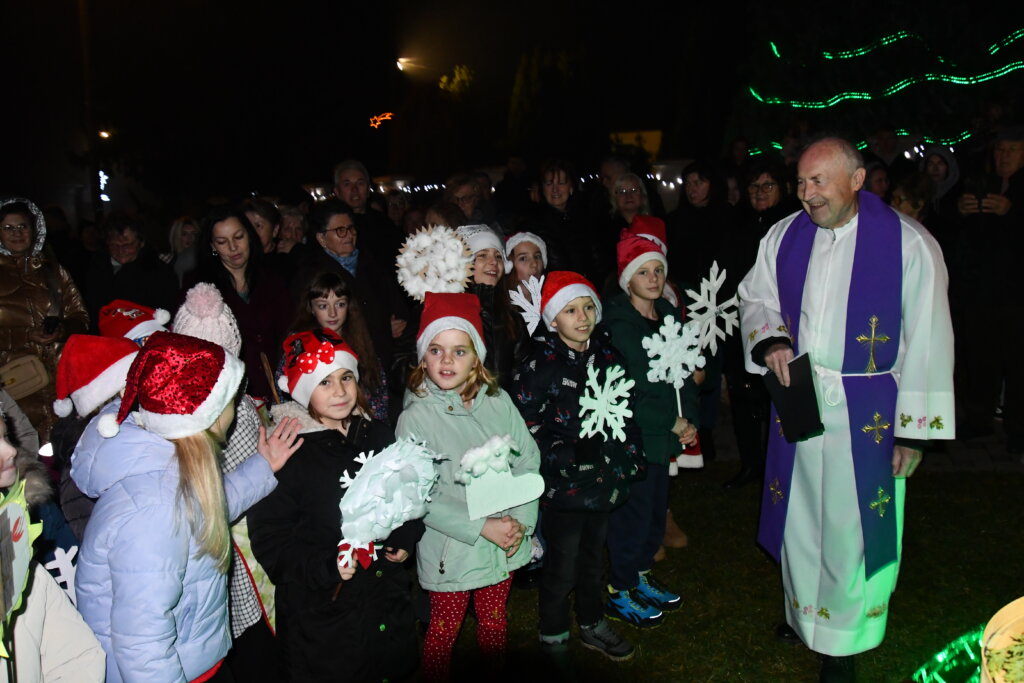 [FOTO/VIDEO] U Svetom Ivanu Žabnu upaljena svijeća mira