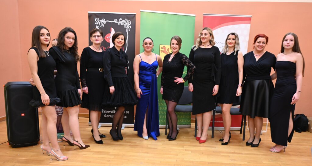 [FOTO] BOŽIĆNA BAJKA Humanitarna modna revija održana u Farkaševcu