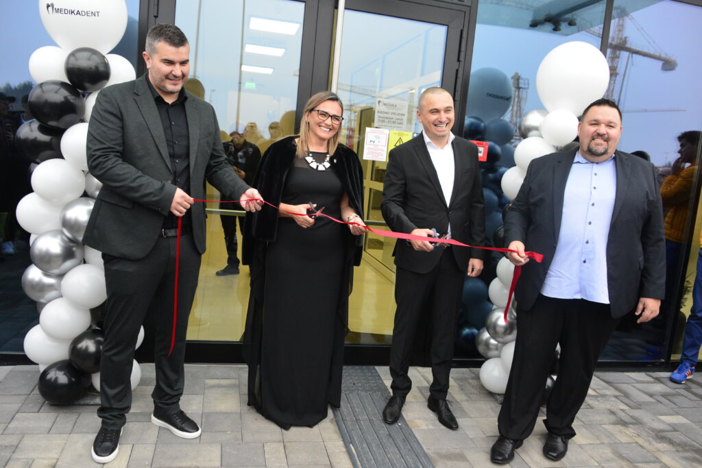 [FOTO/VIDEO] Poliklinika Medikadent svečano otvorila novi prostor i proslavila 10. obljetnicu rada