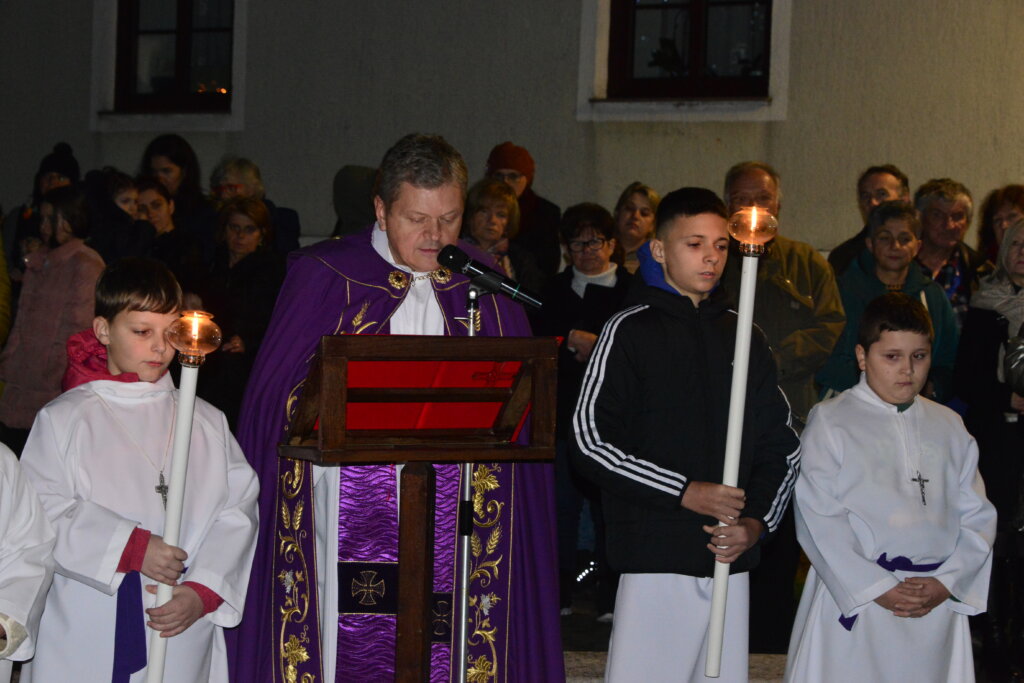 [FOTO] U Dubravi upaljena druga adventska svijeća