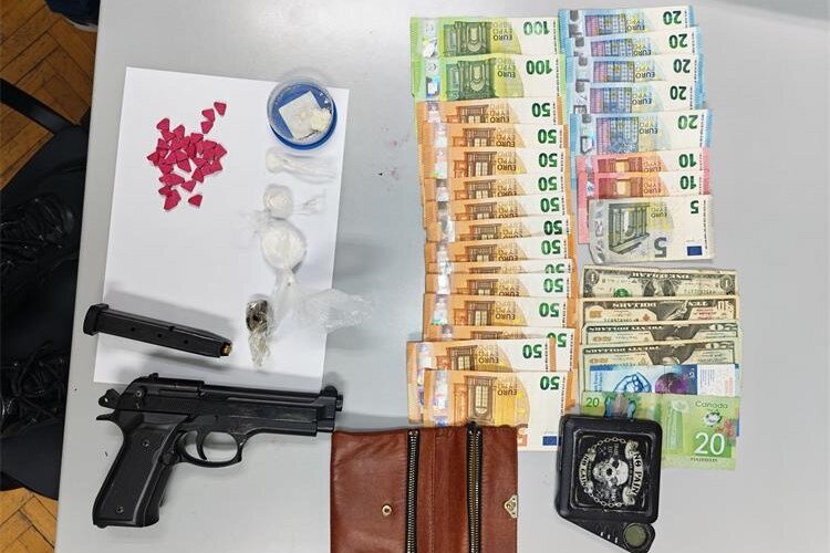 Uhićena tri dilera, među njima i 25-godišnja djevojka