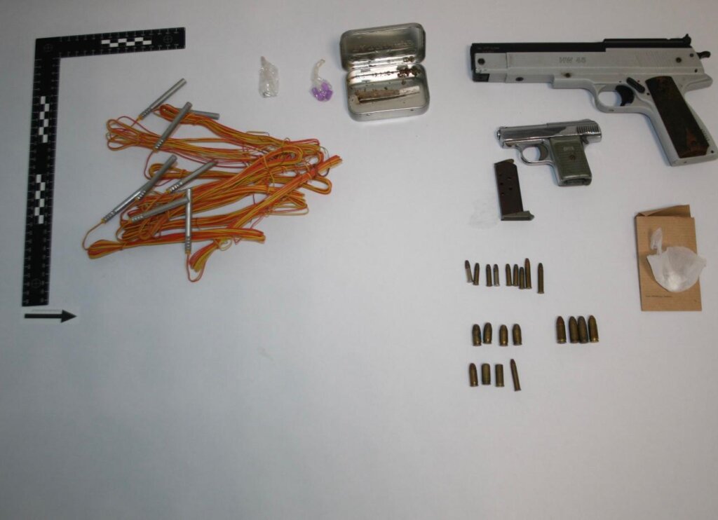 Granična policija oduzela ilegalni pištolj, detonatorske kapsile i drogu