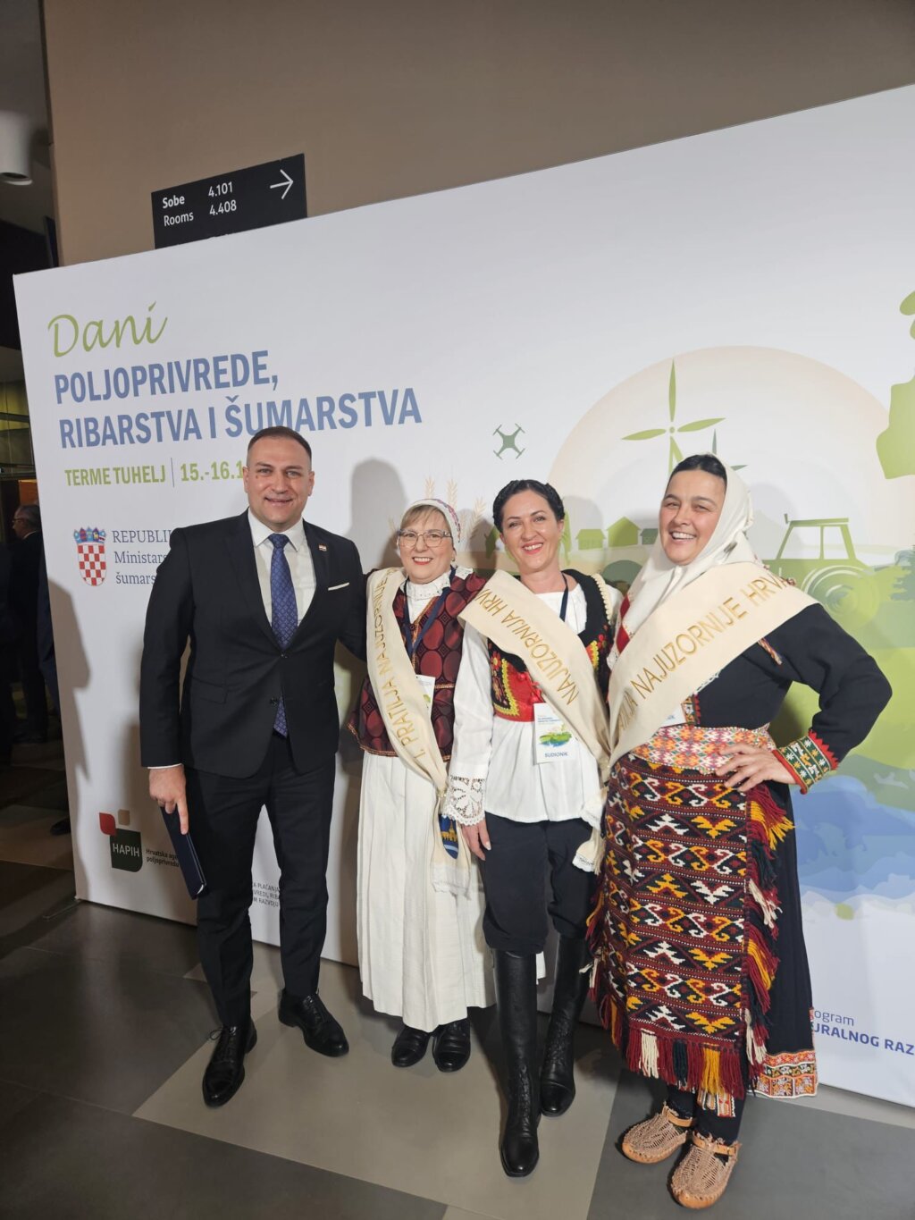 Photo 2025 12 15 21 17 39