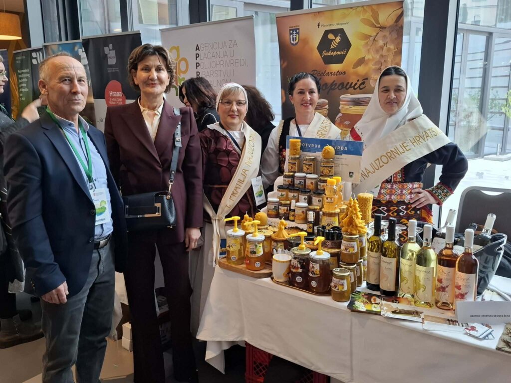 Photo 2025 12 15 21 17 40