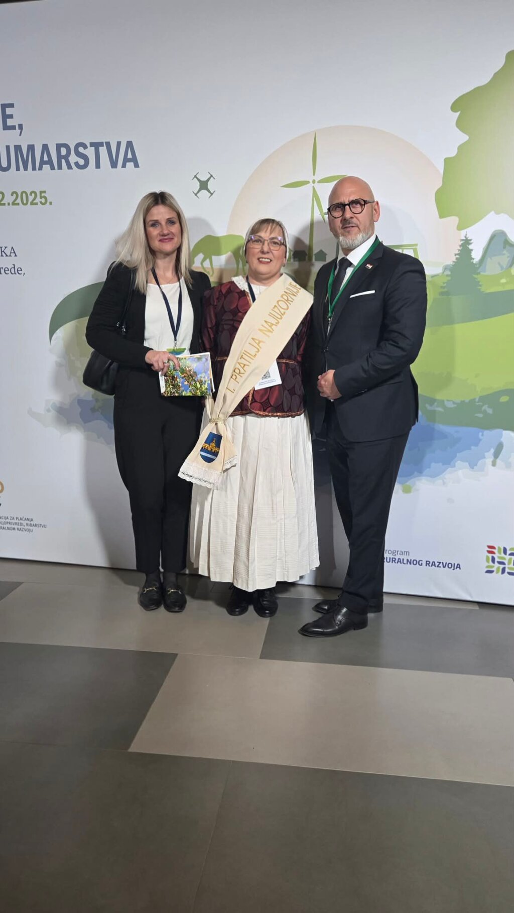 Photo 2025 12 15 21 17 40 1