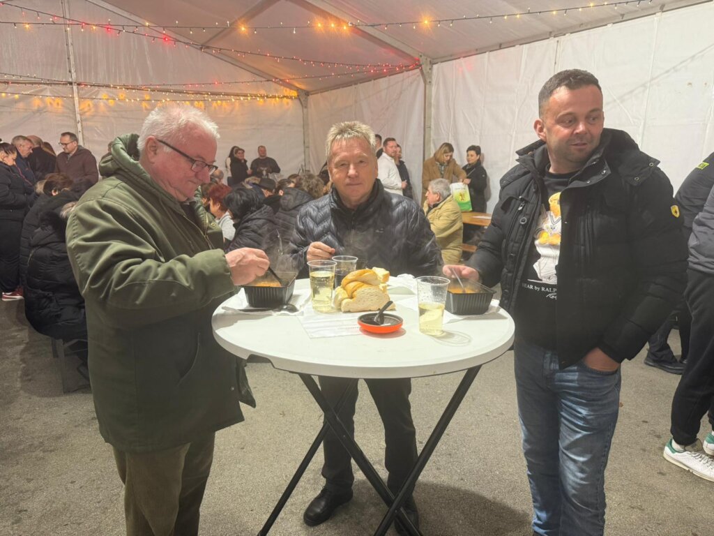 Photo 2025 12 20 19 46 49