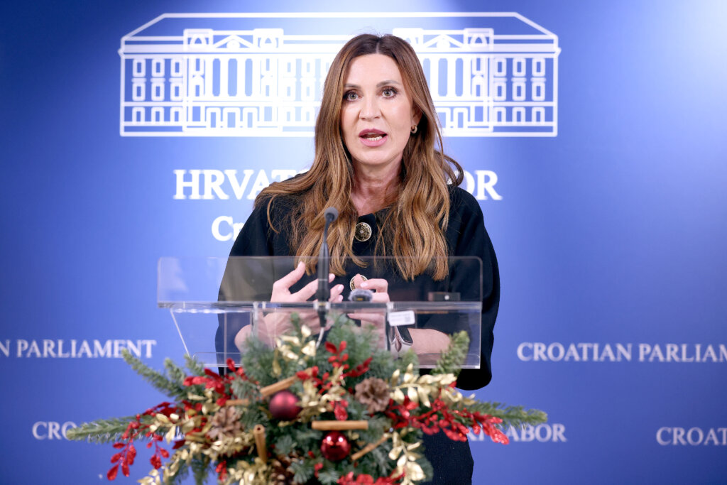 Saborska oporba o Bačićevim zakonima: Pogoduje se privatnim investitorima