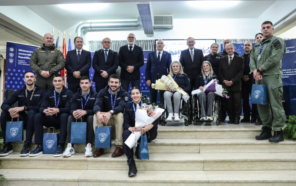Potpredsjednik Vlade RH i ministar Božinović s pripadnicima MUP-a, osvajačima medalja