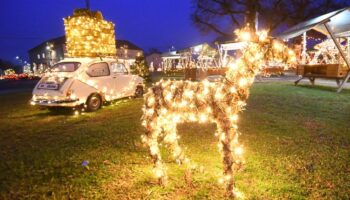 Adventska čarolija U Farkaševcu Gdje Je čak I "fićo" Ukrašen Lampicama
