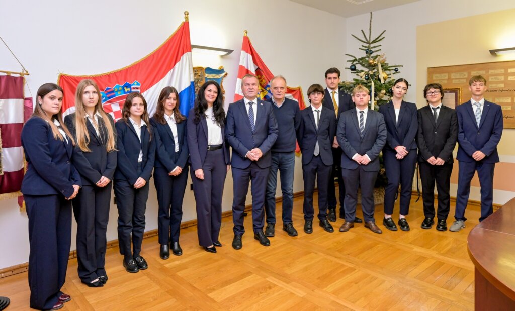 [FOTO] Učenici Prve privatne gimnazije Varaždin uspješno se vratili s MUN konferencije u Barceloni