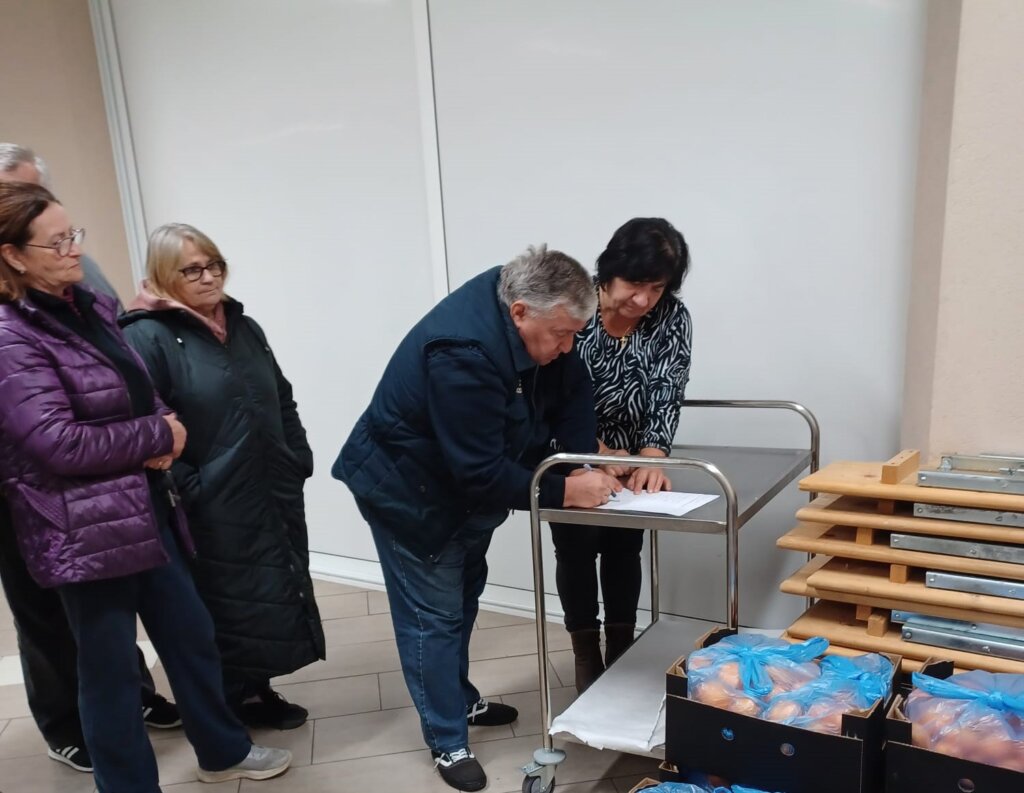 Farkaševačkim umirovljenicima podijeljeno 500 kilograma mandarina