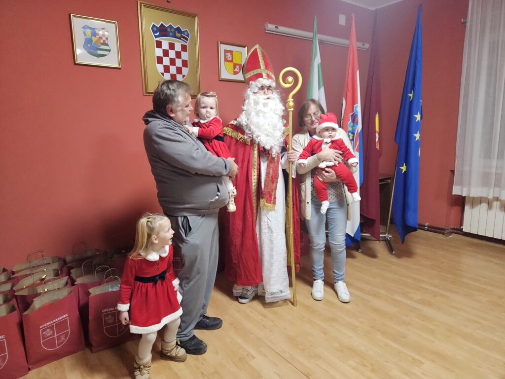 Sveti Nikola posjetio najmlađe u općini Rakovec