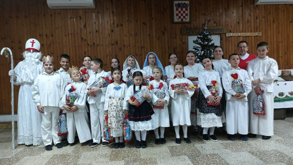 Mali folkloraši Brčevca i Gradečkog Pavlovca proslavili sv. Nikolu
