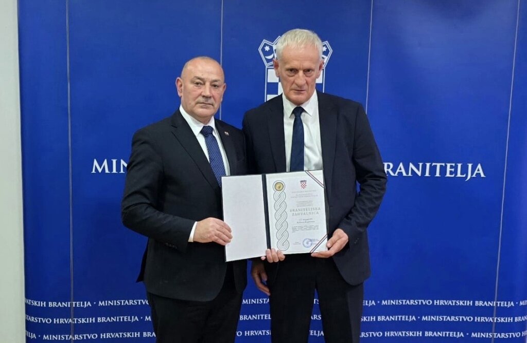 Ministar Medved uručio braniteljske zahvalnice zaslužnim postrojbama za oslobađanje Lipika