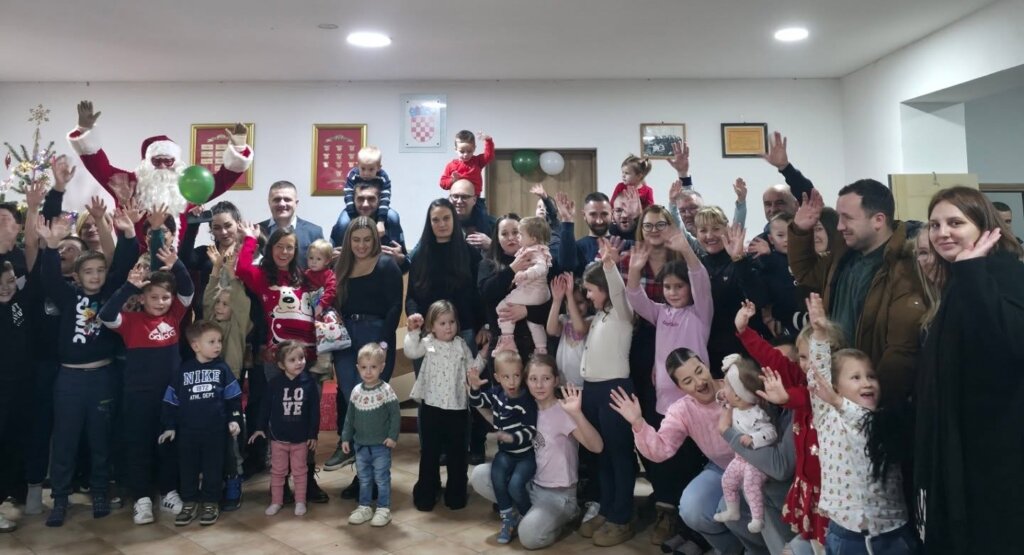 Vatrogasci Bukovja Križevačkog organizirali podjelu božićnih darova za djecu
