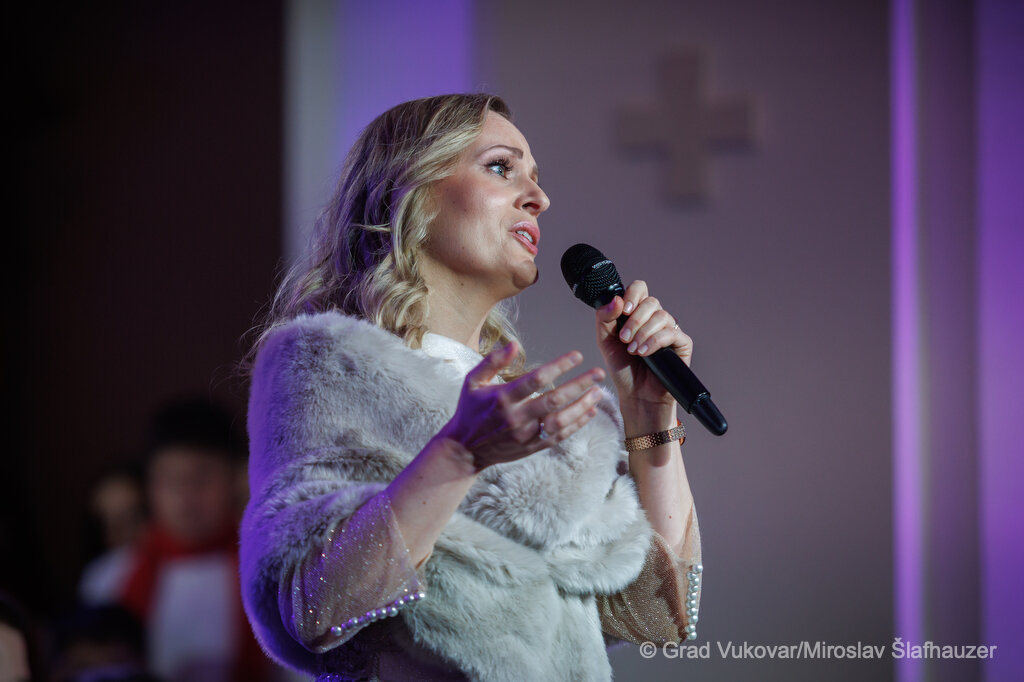 Matija i Ana Fortuna na tradicionalnom božićnom koncertu „Tiha noć u Vukovaru“