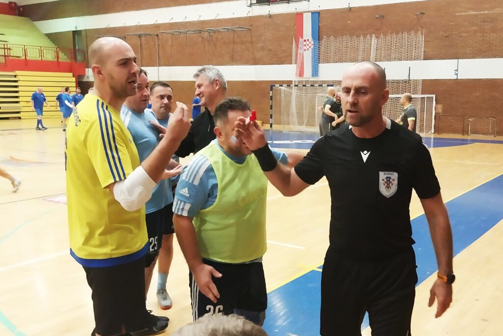 KC liga: Gudsport bez ručne, Profesori preuzeli vrh Lige bez briga