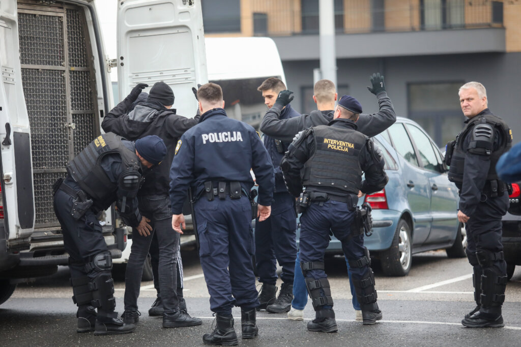 MUP: Pojačane mjere uoči derbija Dinama i Hajduka, privedeno nekoliko osoba  