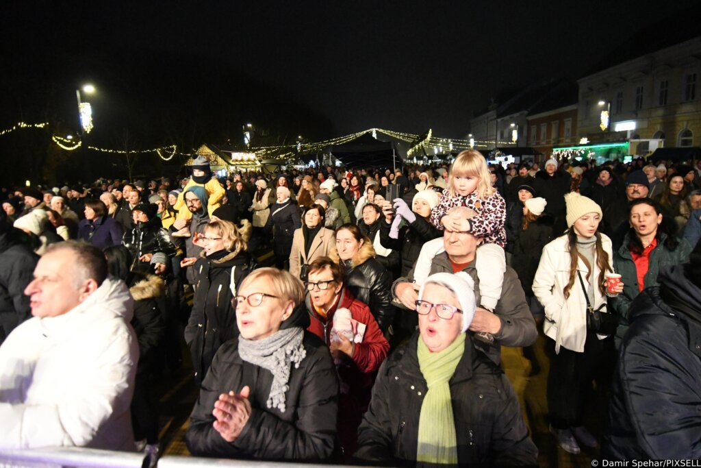 Nina Badrić Oduševila Okupljene Posjetitelje Koprivničkog Adventa
