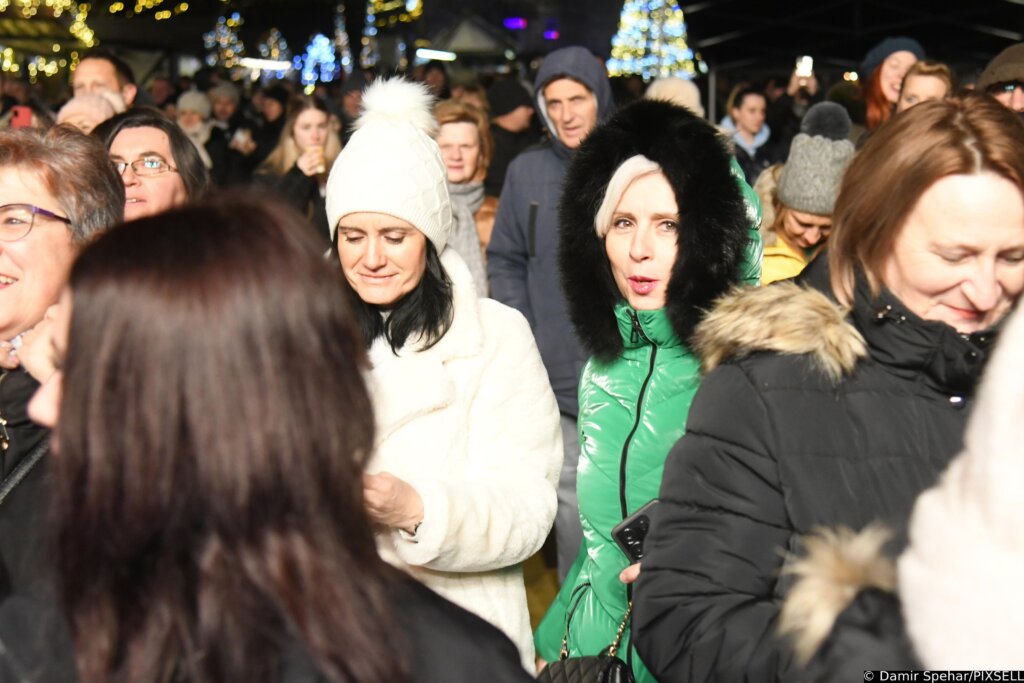 Nina Badrić Oduševila Okupljene Posjetitelje Koprivničkog Adventa