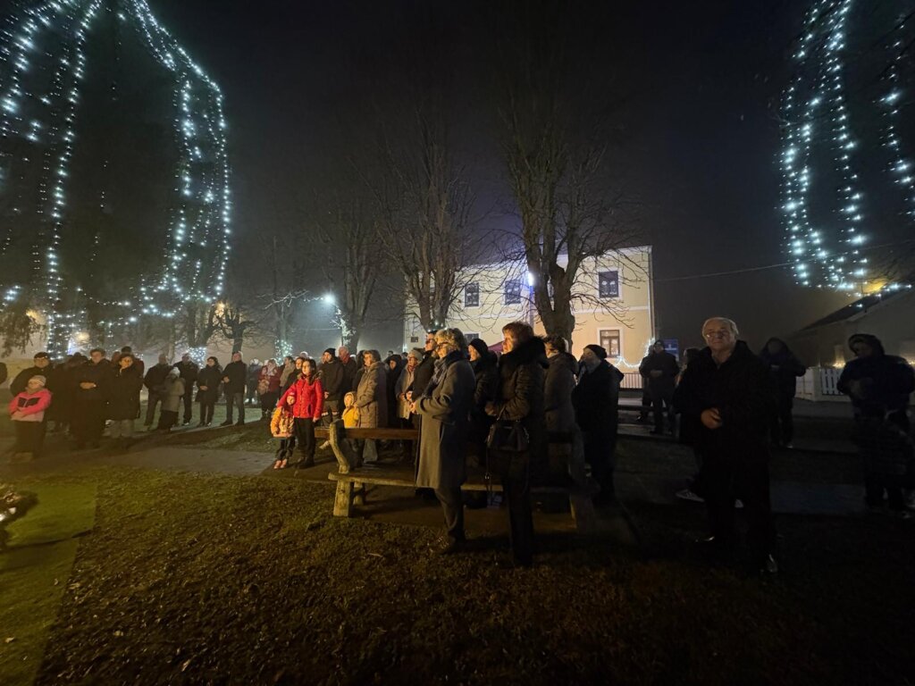 Treća adventska svijeća zasjala u Rakovcu
