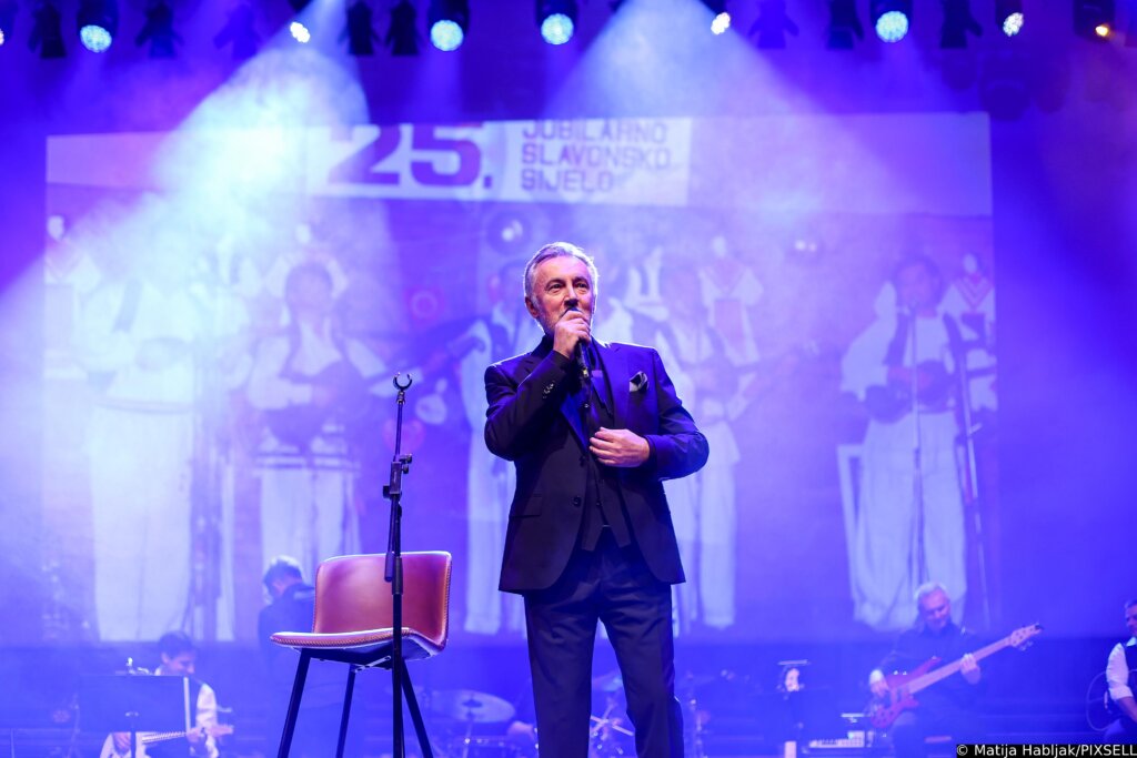 [VIDEO] Miroslav Škoro u Lisinskom obilježio četiri desetljeća karijere