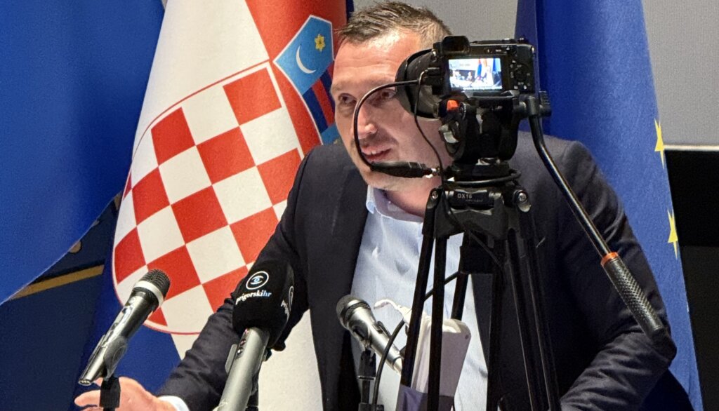 [VIDEO] Vijećnik zatražio zamjenika da kaže nešto pametno / Švagelj: Za četiri godine ćemo vidjeti hoće li što ostati iza nas ili neće