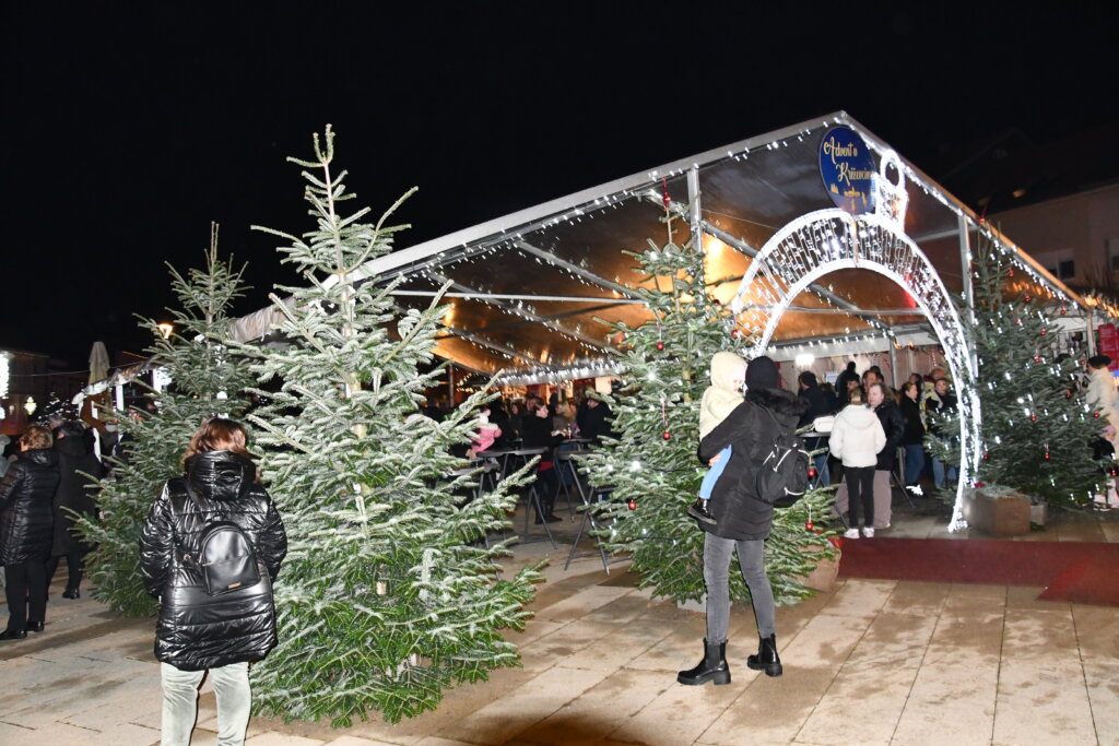 U unutrašnjosti magla i niski oblaci