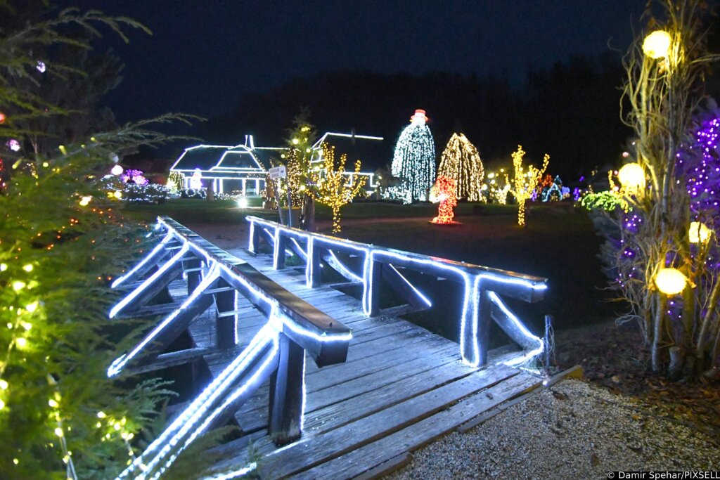 U unutrašnjosti niski oblaci, osobito ujutro i magla