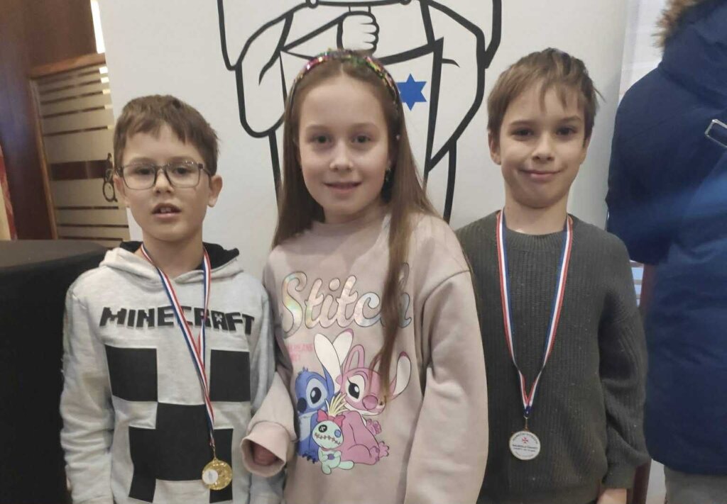 9c4e2bcd 1100 4749 A712 74bb9d2d18b8