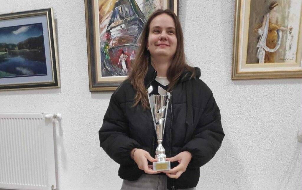 9c9cd047 E1ae 4400 8222 4cc98e3d87d8