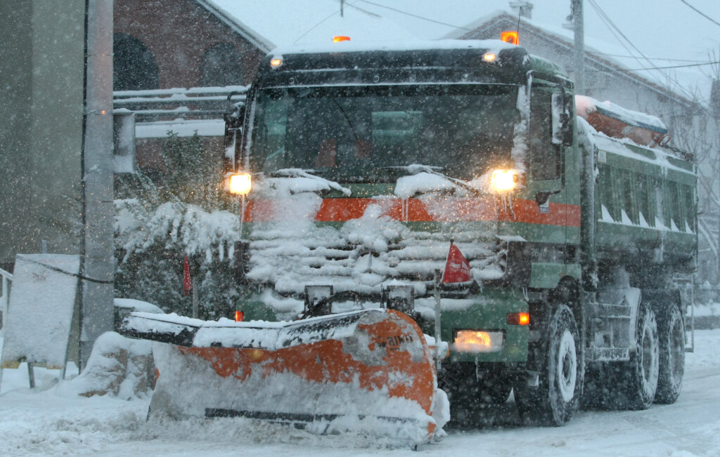 Arhiva Zagreb: Ralice ?iste Velike Koli?ine Snjega Na Gradskim Prometnicama