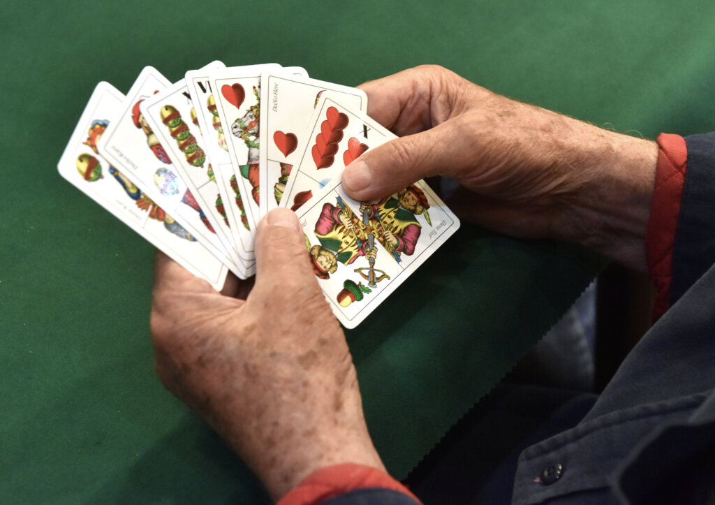 Zagreb: Međudomski Turnir U Belotu U Domu Za Starije I Nemoćne Osobe Peščenica