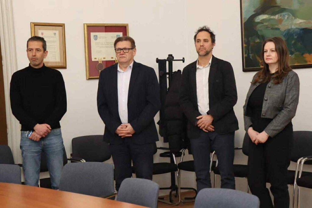 D11452da 33fe 4b4f A210 E418423806e2