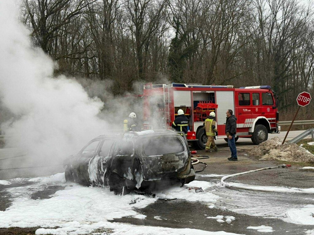 Gradec Požar Auta (1)