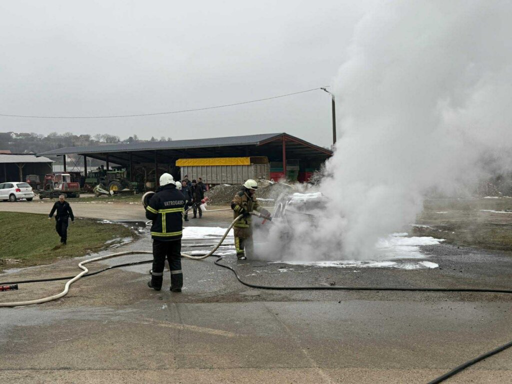 Gradec Požar Auta (6)