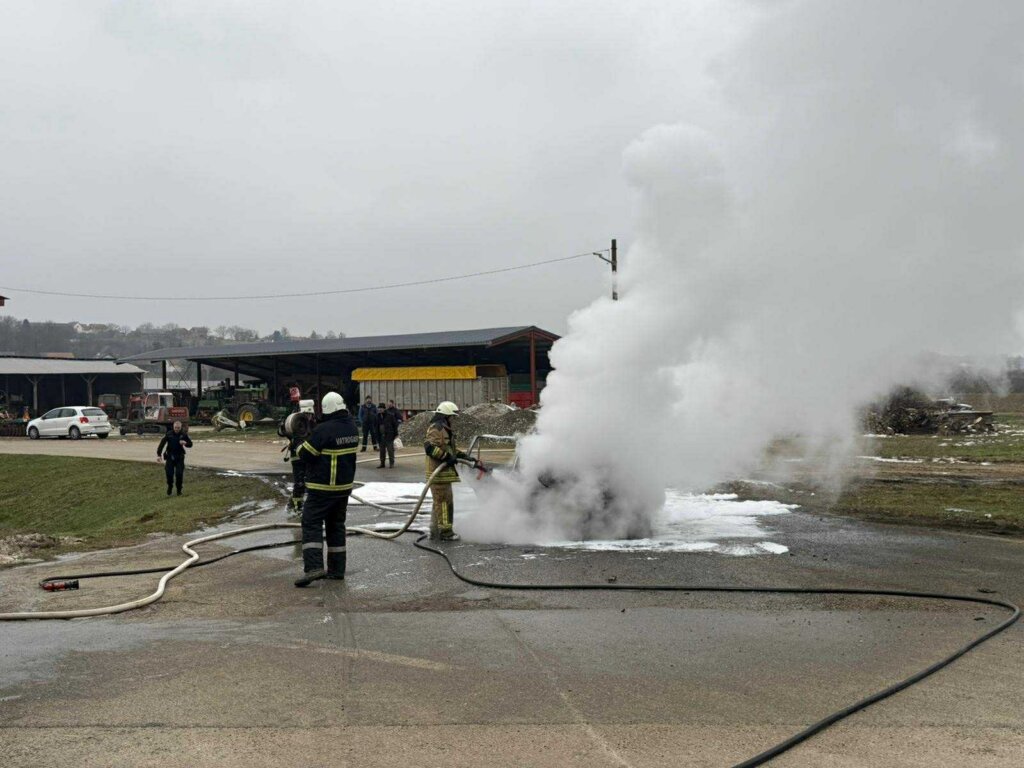 Gradec Požar Auta (7)