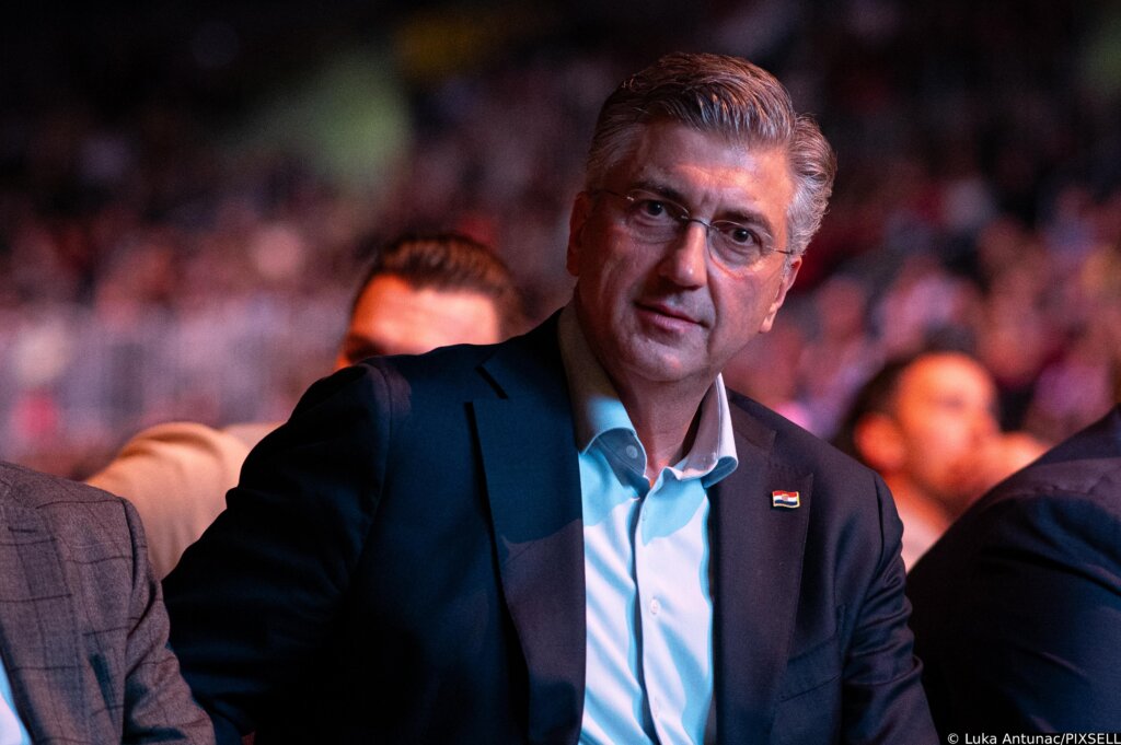 Zagreb: Andrej Plenković Uz Druga Poznata Lica Na Koncertu Tomislava Bralića I Klape Intrade