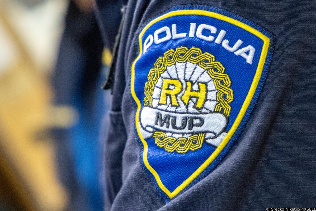 Pula: Gradonačelnik Pedja Grbin Obišao Je Dežurne Službe U Novogodišnjoj Noći.