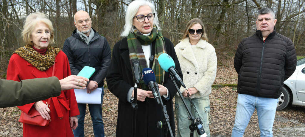 Sisak: Lokalne Građanske Inicijative Održale Konferenciju Za Medije Na Lokaciji Predviđenoj Za Kompleks Ukrajinskog Investitora Premium Chicken Company