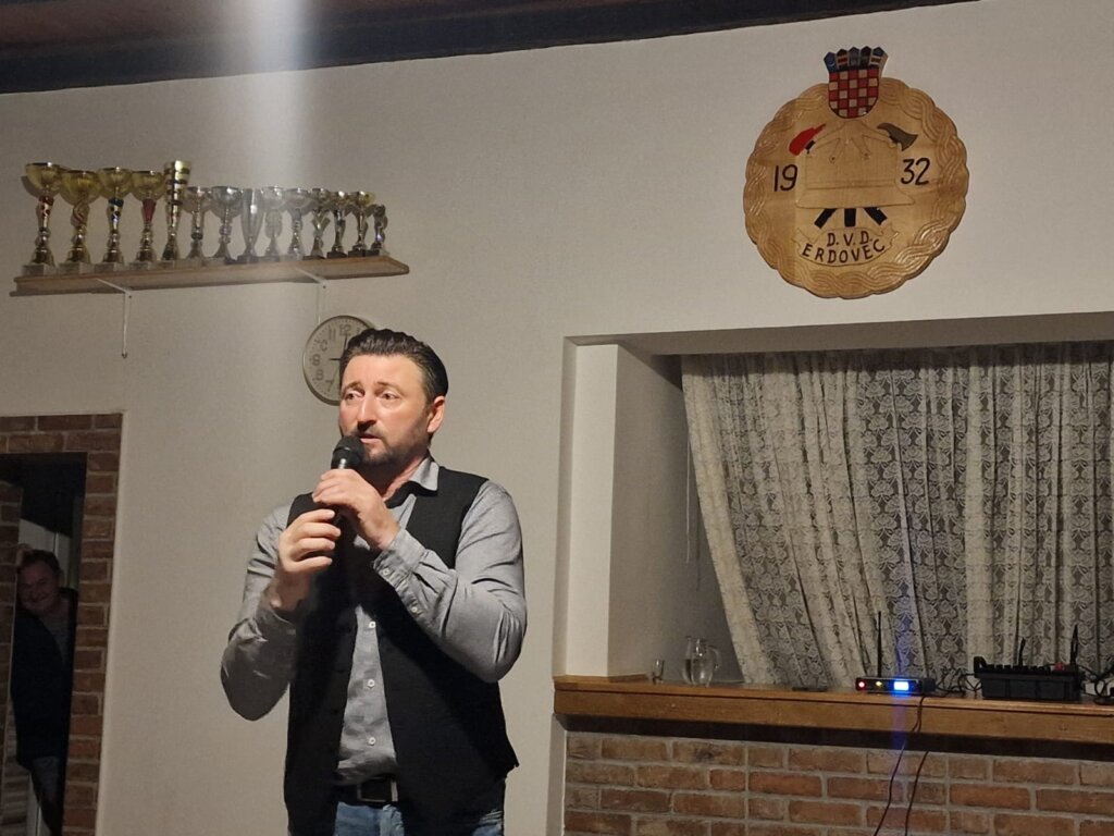 25177839 1333 4e35 B151 B45c975be2e5