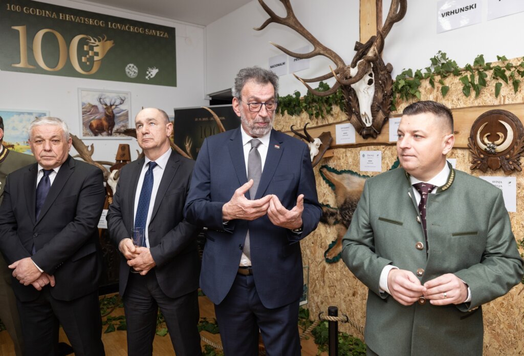 626881347 122228743202144433 21965486199672444 N