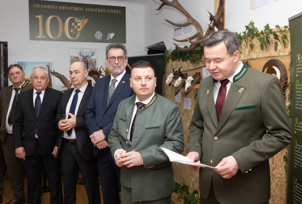 627144519 122228742686144433 2153180755795564081 N