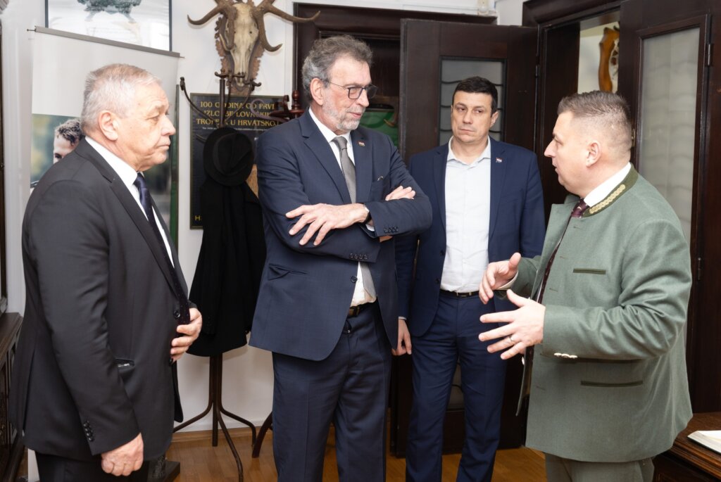 627375761 122228742716144433 1546874986976693379 N