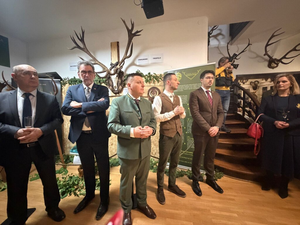 627376054 122228745206144433 3815824685835512442 N