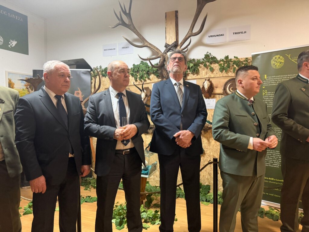 627377646 122228745248144433 7409914671866801610 N